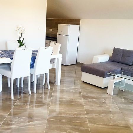 Apartments Jadranka Loviste Bagian luar foto