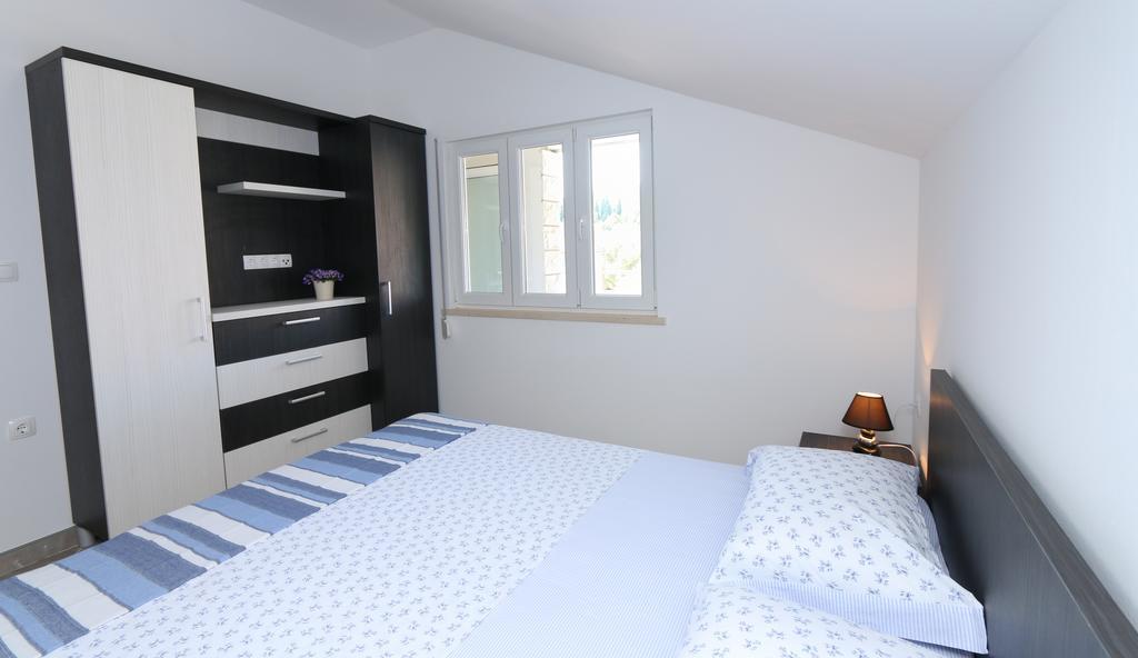 Apartments Jadranka Loviste Bagian luar foto