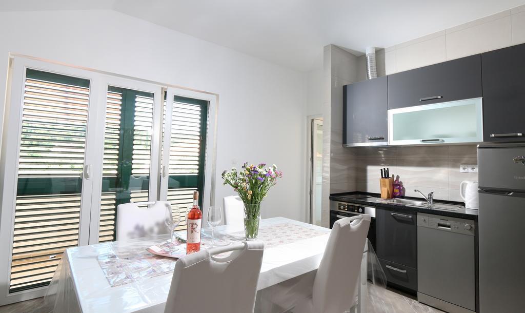 Apartments Jadranka Loviste Bagian luar foto