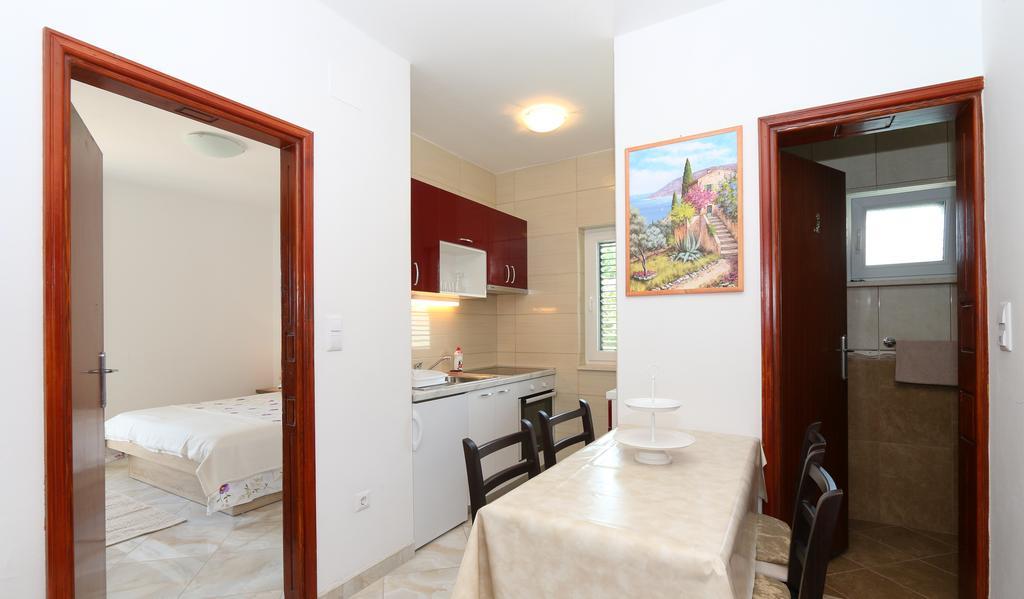 Apartments Jadranka Loviste Bagian luar foto