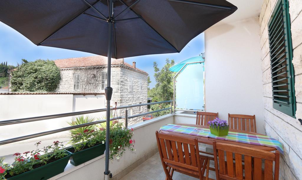 Apartments Jadranka Loviste Bagian luar foto