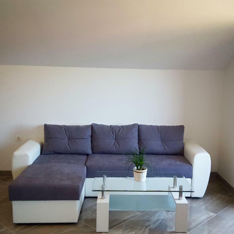 Apartments Jadranka Loviste Bagian luar foto